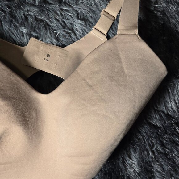 Lululemon seamless support bra in a neutral nude beige tone - Picture 3 of 6